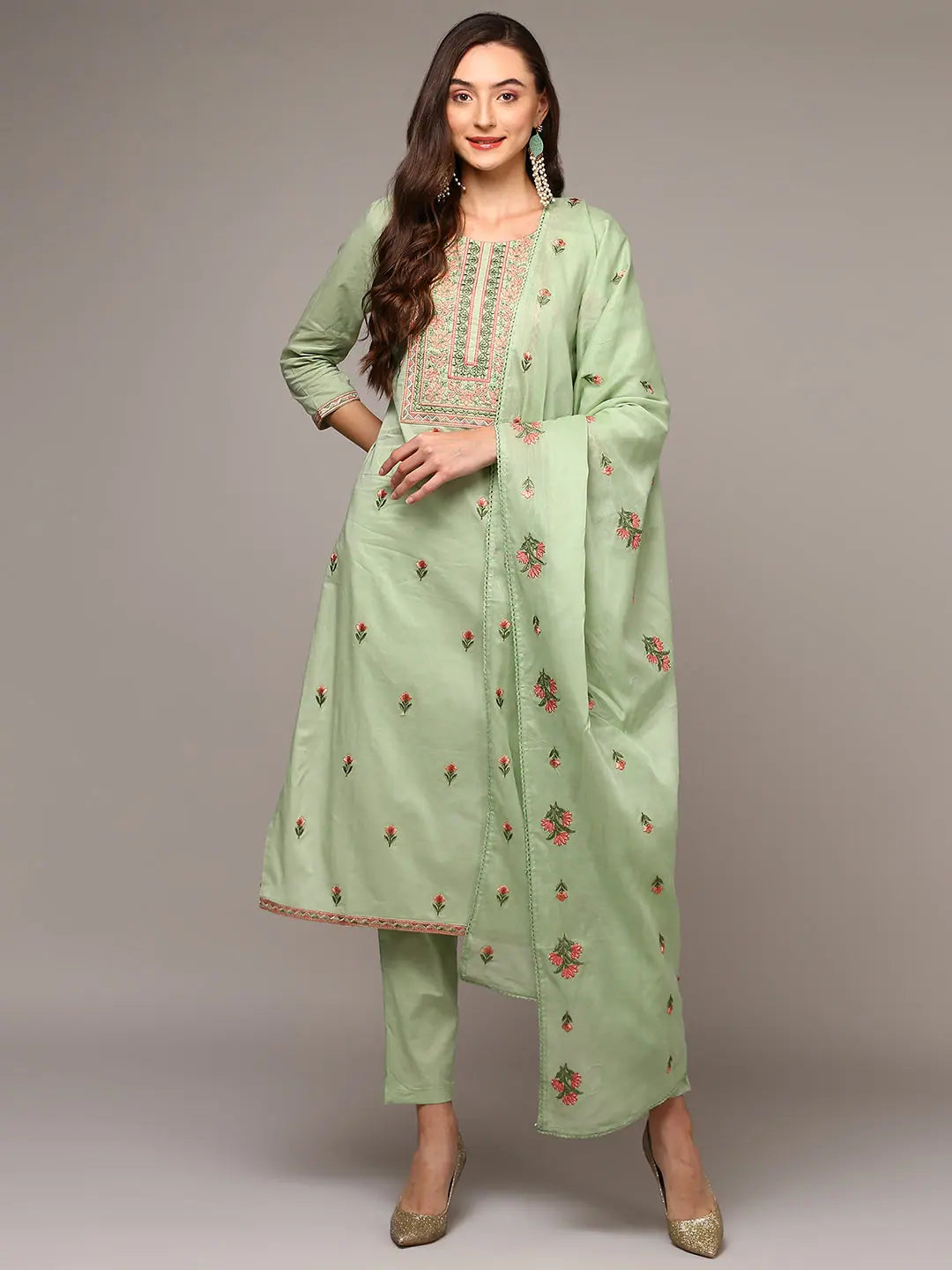 Ahika Women Green Pure Cotton Solid Straight Suit Set VKSKD1976