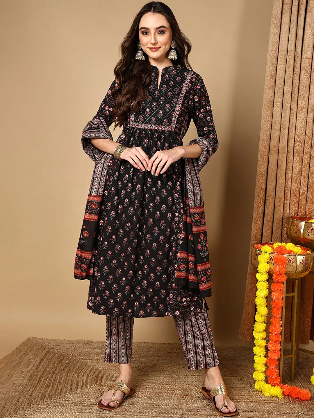 Ahika Women Black Cotton Floral Floral Printed Suit Set